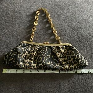 Leopard clutch